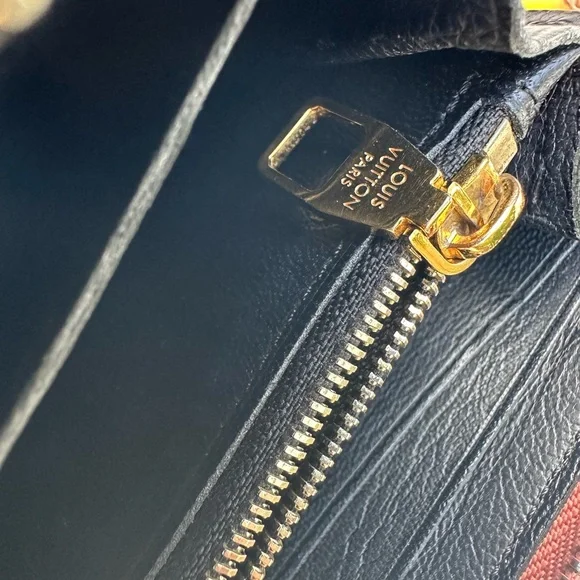 LV Rare 🧳 Louis Vuitton Voyage wallet - Picture 10 of 15